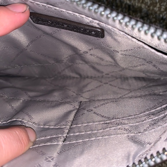 Michael Kors XL Wristlet Clutch Silver Metallic Patchwork w card slots top EUC - Picture 12 of 17